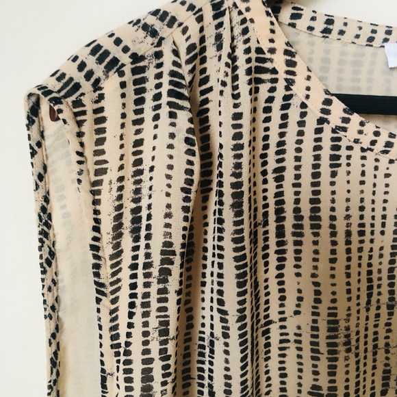 Calvin Klein Woman’s Blouse. Sleeveless with elastic waist ties. - Picture 6 of 6